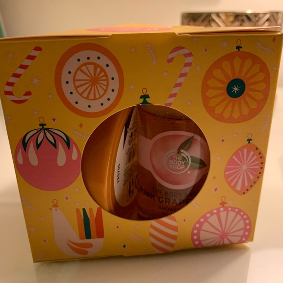 3 for 20 Body Shop Citrus Treats Gift Set - Picture 2 of 3